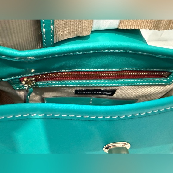 Rare Dooney & Bourke Emerald Messenger 25 Bag - Picture 9 of 12